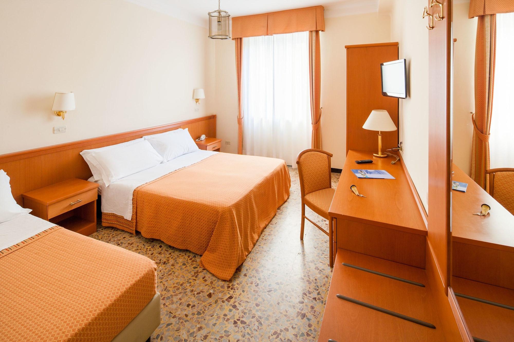 Hotel Centrale Curtis Alassio Buitenkant foto
