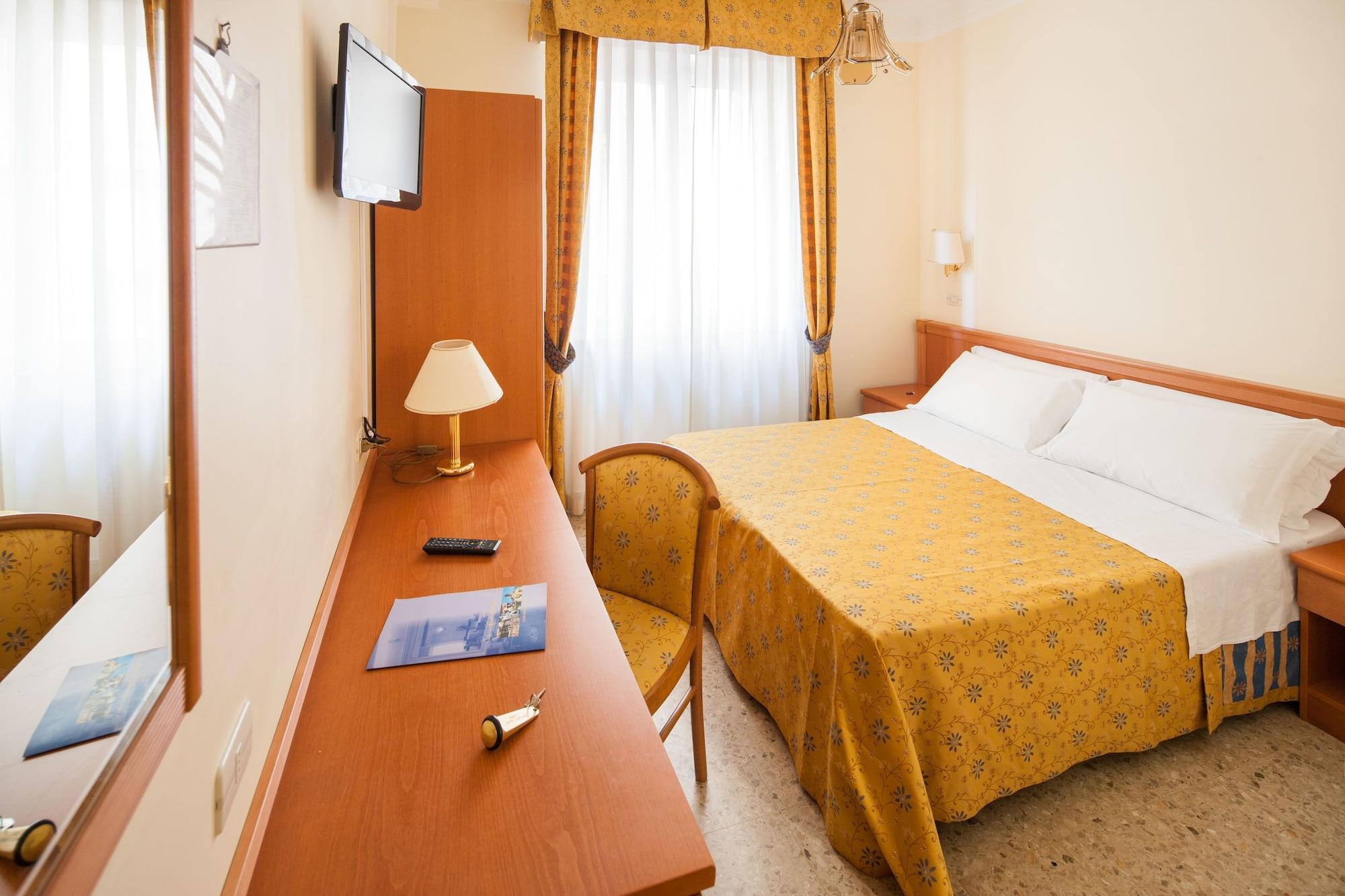 Hotel Centrale Curtis Alassio Buitenkant foto