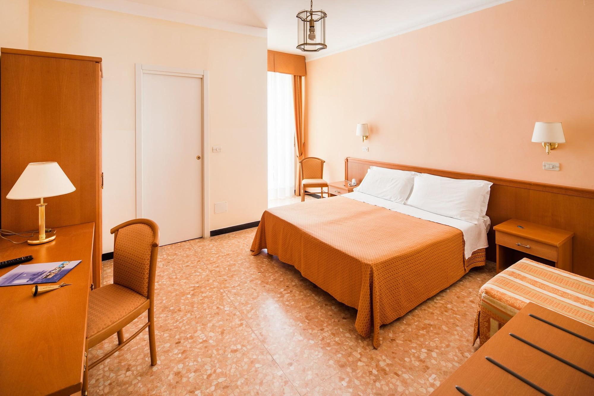 Hotel Centrale Curtis Alassio Buitenkant foto