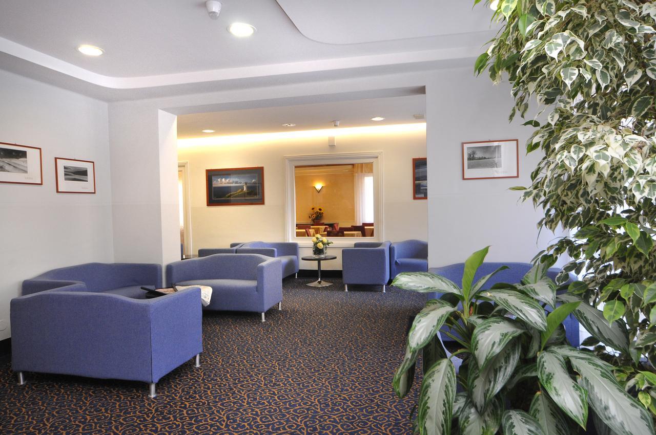 Hotel Centrale Curtis Alassio Buitenkant foto