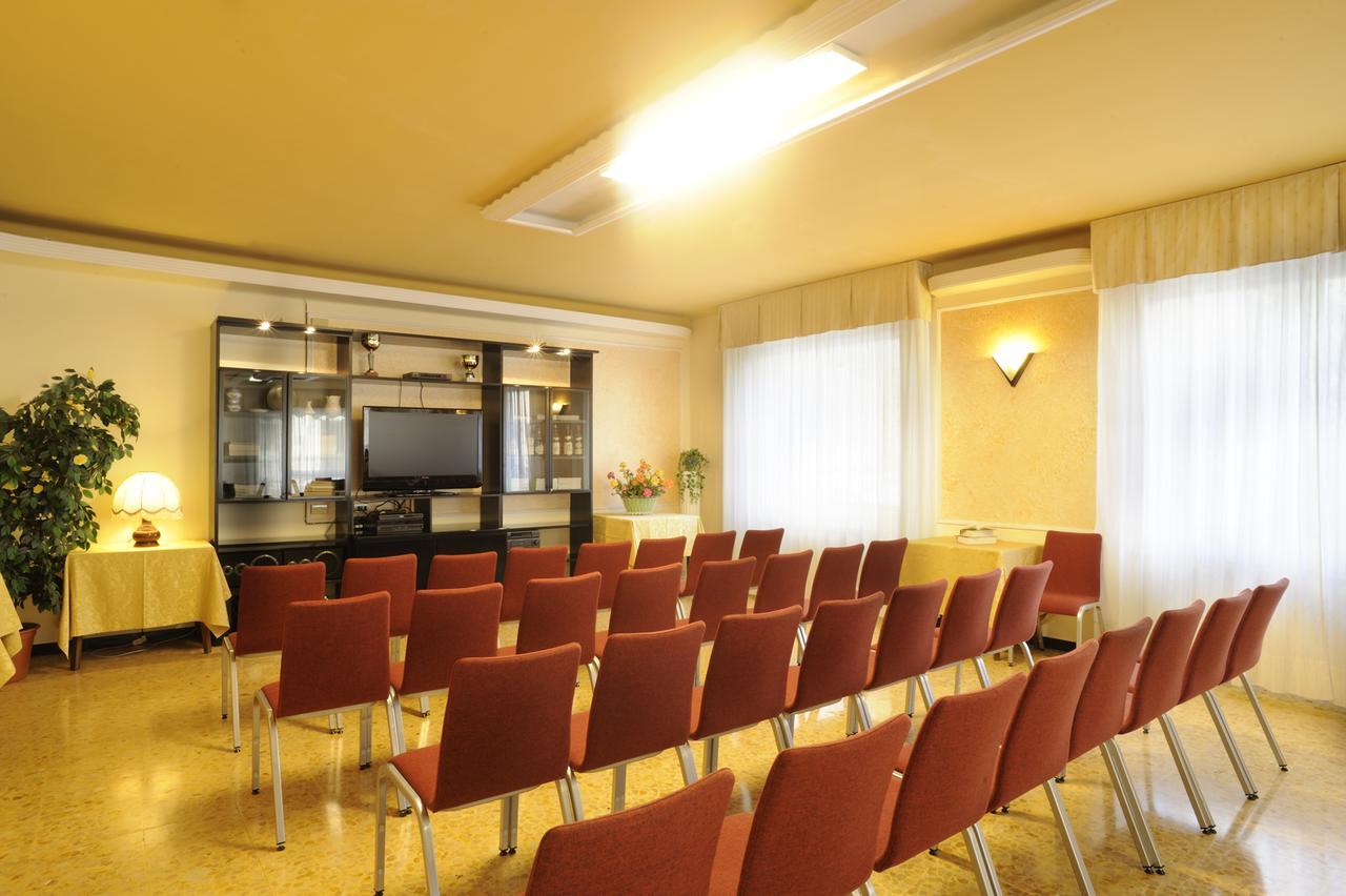Hotel Centrale Curtis Alassio Buitenkant foto