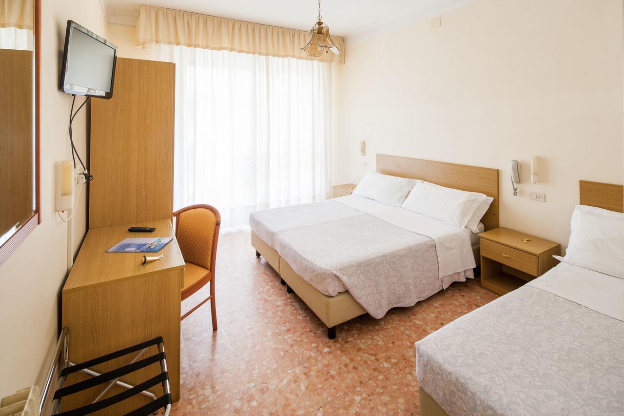 Hotel Centrale Curtis Alassio Kamer foto